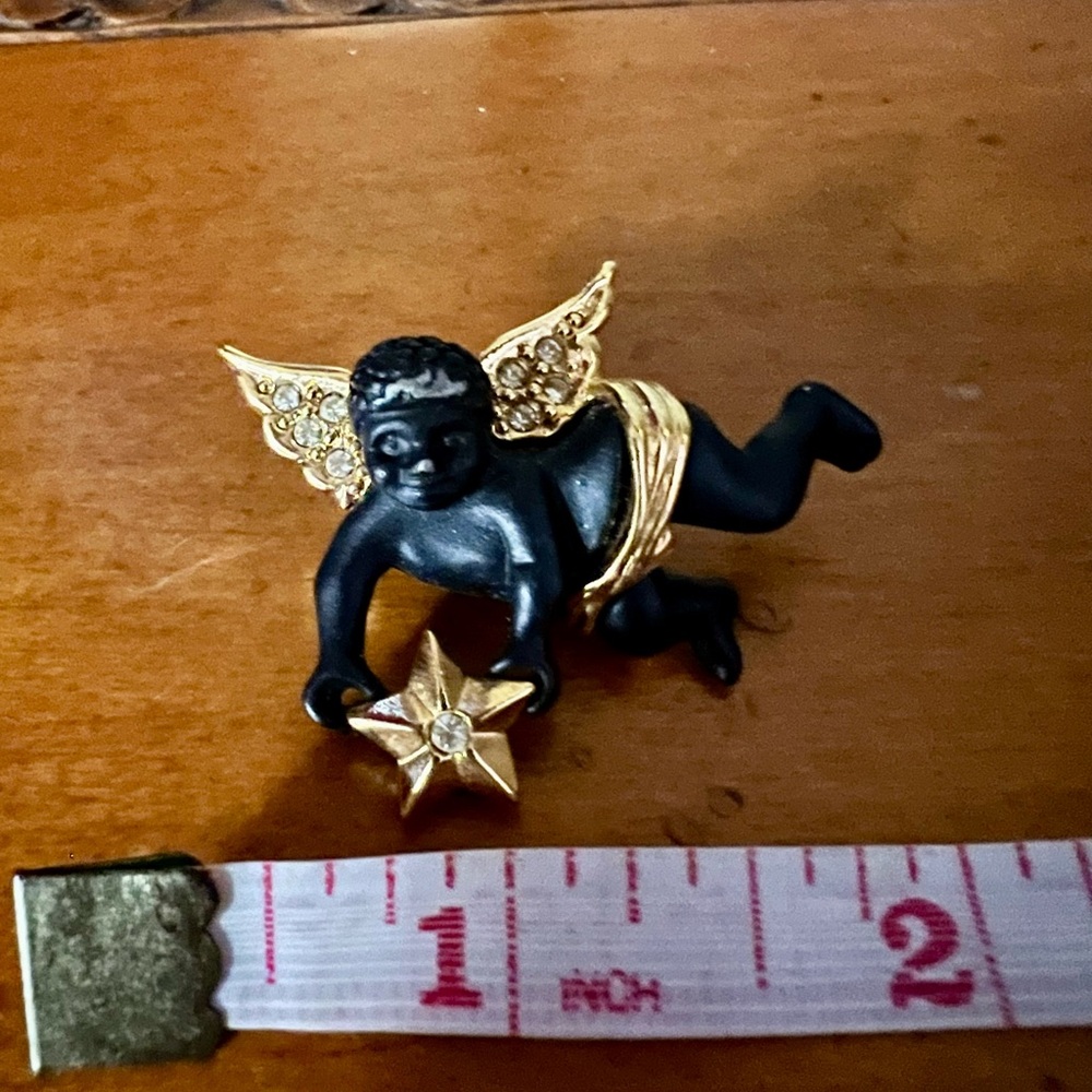 Vintage Coreen Simpson Cherub Angel Pin – Avon Regal Beauty Collection - Picture 2 of 10